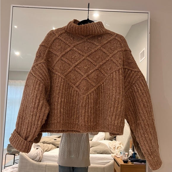 🔥🔥Lunya Chunky Alpaca Cable Knit Sweater. Size. M - Picture 5 of 13